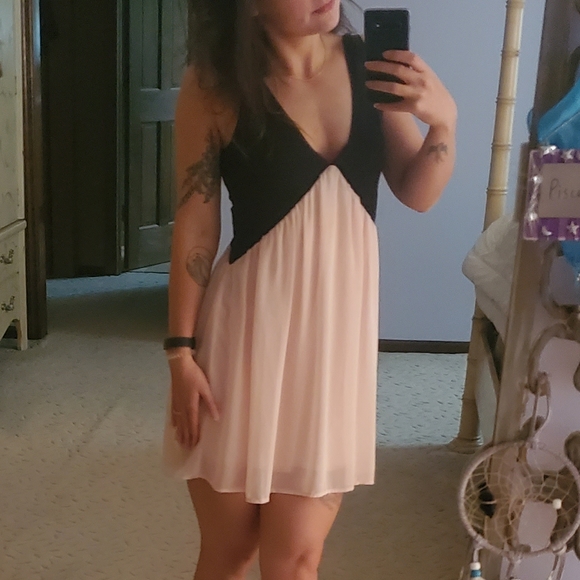 Dress - Picture 2 of 4